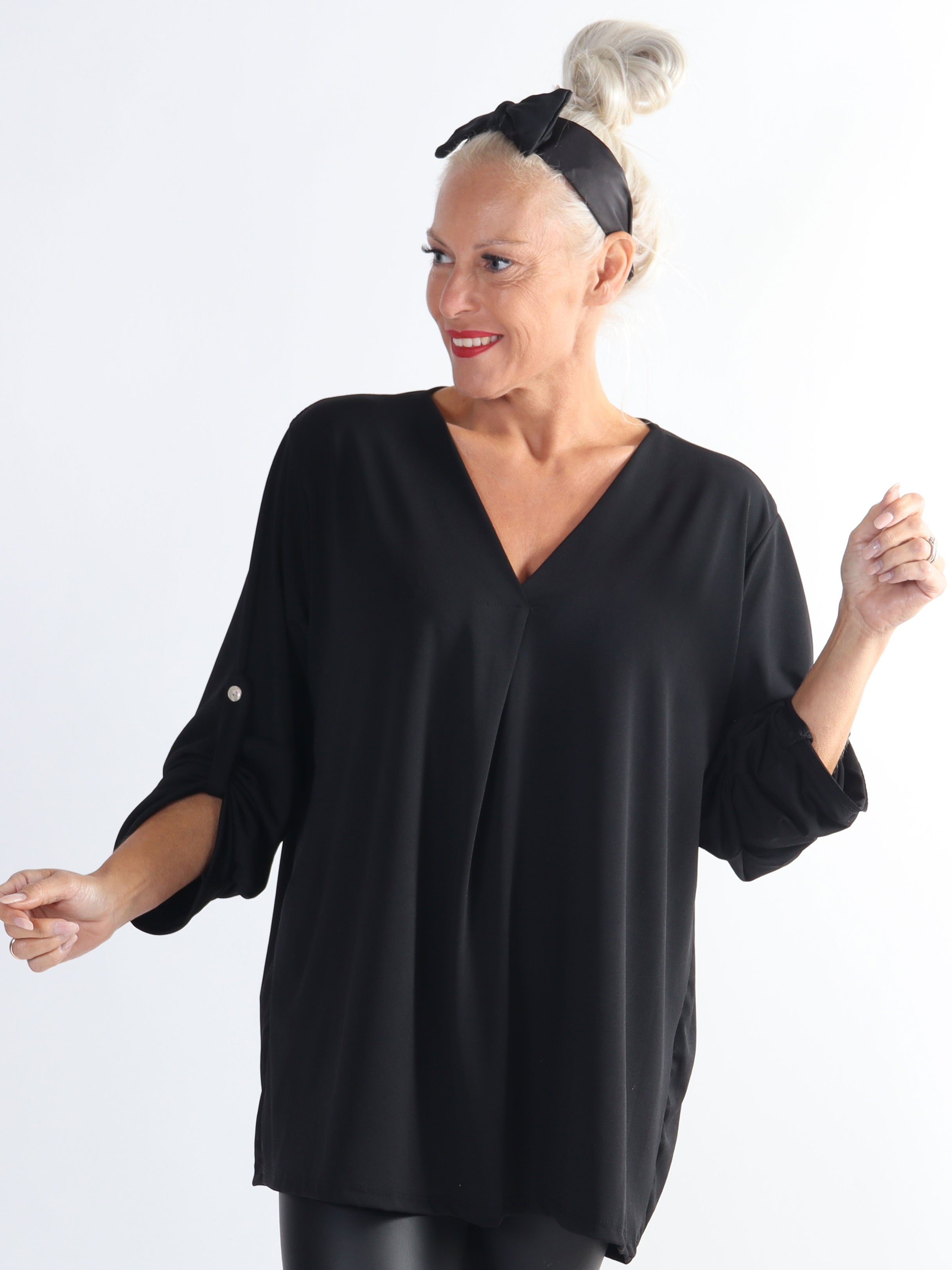 Larna - Svart plus size tunika med v-ringning